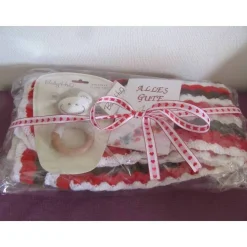 Geschenkset zur Geburt - Babydecke, Babyspielzeug und Karte