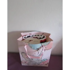 Geschenkset zur Geburt - Babydecke, Babyspielzeug und Karte