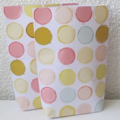 Geschenktüte Farbtropfen gelb, 4 Stück Bodenbeutel-Papiertüten aus Geschenkpapier