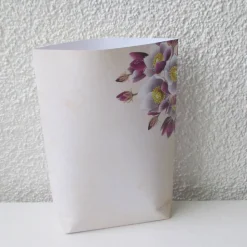 Geschenktüte Helleboro, 2 Stück Bodenbeutel-Papiertüten mit Christrosen