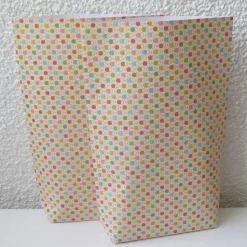 Geschenktüte Kreis an Kreis, 2 Stück Bodenbeutel-Papiertüten aus Geschenkpapier