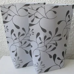 Geschenktüte Mistelzweige auf Grau, 5 Papiertüten Weihnachten, Bodenbeutel mit stilisierten Zweigen