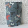 Geschenktüte mit Socken auf Blau, 2 Stück Bodenbeutel-Papiertüten