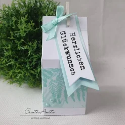 Geschenkverpackung - Milchtüte in Weiß-Mint mit Farn