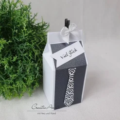 Geschenkverpackung - Milchtüte für Männer mit Krawatte in Weiß-Schwarz