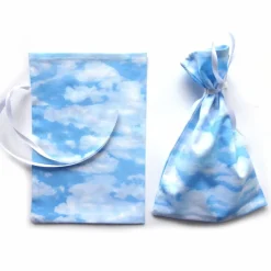 Geschenkverpackung aus Stoff Wolken Himmel blau weiß Stoffbeutel Geschenksäckchen