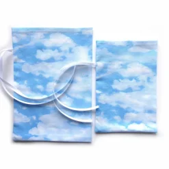 Geschenkverpackung aus Stoff Wolken Himmel blau weiß Stoffbeutel Geschenksäckchen