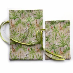 Geschenkverpackung aus Stoff beige mit Palmen und Tieren Stoffbeutel Geschenksäckchen