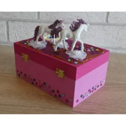 Geschenkverpackung Holztruhe mit Einhörnern, Regenbogen, Blumen und Strasssteinen