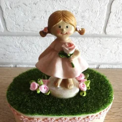 Geschenkverpackung Holztruhe Mädchen mit Rose