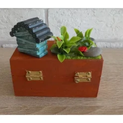 Geschenkverpackung Holztruhe - Hütte mit Garten und Eichhörnchen