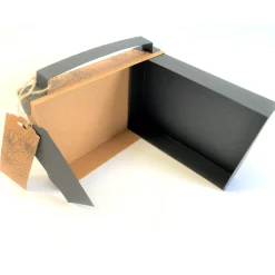 Geschenkverpackung in Kofferoptik aus Karton für ein Geldgeschenk zum Urlaub oder Reisegutschein (18x13,5x3,3 cm)