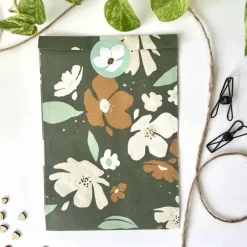 Geschenkverpackung Set FLOWERS Geschenkpapier Aufkleber Anhänger und Tüten aus Graspapier mit Blumendesign