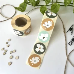 Geschenkverpackung Set FLOWERS Geschenkpapier Aufkleber Anhänger und Tüten aus Graspapier mit Blumendesign