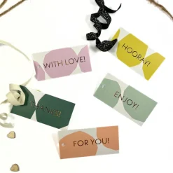 Geschenkverpackung Set NEON FALL Geschenkpapier Aufkleber Anhänger und Tüten in lila