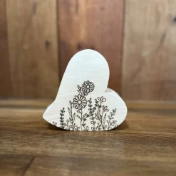 Geschwungenes Holzherz - auf Wunsch mit Gravur und Reagenzglasvase