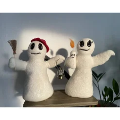 Gespenster-Duo aus Filz – Herr mit Hut, Laterne & Besen, Dame mit fröhlicher Kerze, handgemachte Herbstdeko, Halloween