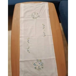 gestickte Tischdecke neuwertig, Frühlingsmotiv