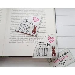 Gesticktes Lesezeichen Ostern Hase – Frohe Ostern auf weißem Kunstleder – Geschenk für Bücherfreunde