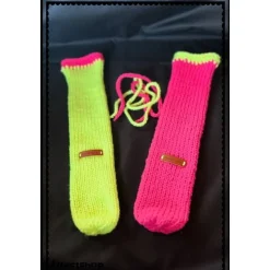 Gestrickte Socke als Verpackung für Flaschen