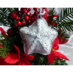 Gestrickte Sterne in Grau - Als Tischdeko zur Weihnachtszeit