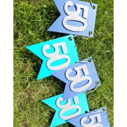 Girlande zum 50. Geburtstag in silber und blau. Handgefertigte Papierdeko, Wimpel, Wimpelkette, Glitzer Silber.