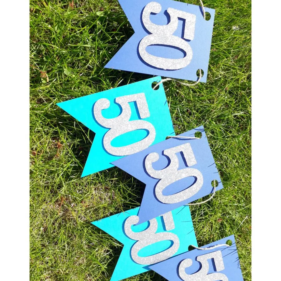 Girlande zum 50. Geburtstag in silber und blau. Handgefertigte Papierdeko, Wimpel, Wimpelkette, Glitzer Silber.
