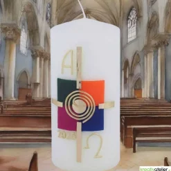 Glanz der Auferstehung – Handverzierte Osterkerze mit Kreuz, Sonne, Kachel-Motiven & Alpha/Omega