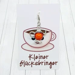 Glücksbringer Kanne silberfarben orange – Charm Anhänger für Heißgetränkeliebhaber