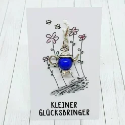 Glücksbringer Kanne silberfarben/blau – Anhänger für Heißgetränkliebhaber & Geschenkidee