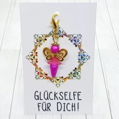 Glücksbringer Schmetterlingselfe goldfarben / pink – Zauberhafter Anhänger als Geschenk