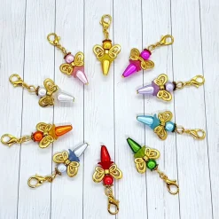 Glücksbringer Schmetterlingselfe goldfarben/gelb – zauberhafter Anhänger & Geschenk