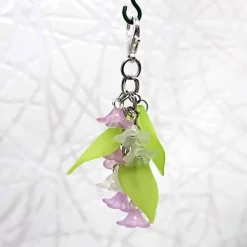 Glücksbringer Taschenbaumler „Zarte Blumen“ violett – Verspielter Anhänger für Tasche & Rucksack