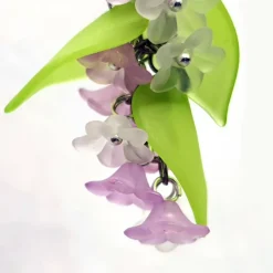 Glücksbringer Taschenbaumler „Zarte Blumen“ violett – Verspielter Anhänger für Tasche & Rucksack