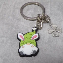 Glückshase Schlüsselanhänger: Wichtel verkleidet als Hase  als Glücksbringer & Geschenk