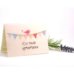 Glückwunsch Karte mit bunter Wimpelkette und persönlichem Namen zur Taufe