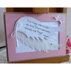 Glückwunschkarte, Geburtskarte, Grußkarte zur Geburt/Taufe für ein Mädchen mit Flügeln und einem aufgestempeltem Spruch