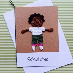 Glückwunschkarte Geldgeschenk Schulanfang mit gehäkeltem Schulkind mit Wunschtext