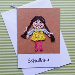 Glückwunschkarte Geldgeschenk Schulanfang mit gehäkeltem Schulkind mit Wunschtext