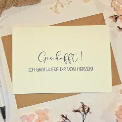 Glückwunschkarte Geschafft! – Edle Abschlusskarte für Abitur, Führerschein, Studium oder Ausbildung mit Umschlag