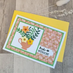 Glückwunschkarte mit Blättern und Blumen