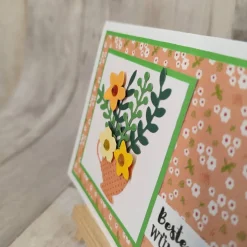 Glückwunschkarte mit Blättern und Blumen