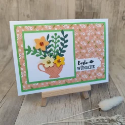 Glückwunschkarte mit Blättern und Blumen