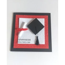 Glückwunschkarte zum Bachelor, mit Doktorhut und Schriftrolle