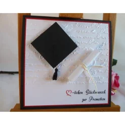 Glückwunschkarte zur Promotion mit Schriftrolle und Doktorhut