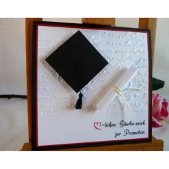 Glückwunschkarte zur Promotion mit Schriftrolle und Doktorhut