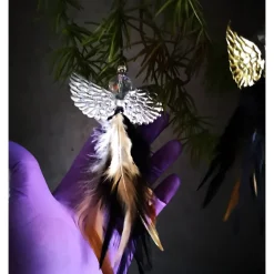 Glitzernder Federengel handgemacht – Unikat Weihnachtsdeko mit Glasperle, schwebend