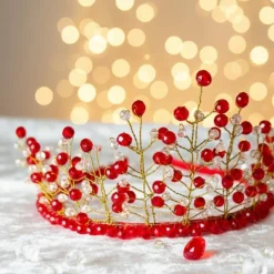 Goldene Brautkrone mit roten Kristallen – Handgefertigte Perlenkrone „Golden Blossom“ für Hochzeit & Event