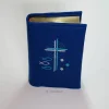 Gotteslob Filzhülle, blau, bestickt mit 2 Kreuzen und 3 Fischen und Punkten