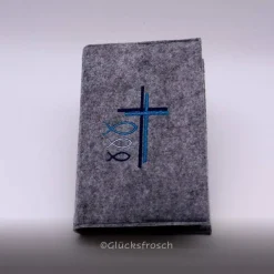 Gotteslob Filzhülle, grau, bestickt mit 2 Kreuzen und 3 Fischen, personalisierbar